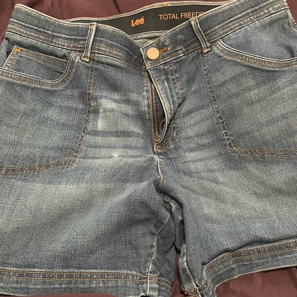 One pair of lee shorts worn once - Picture 3 of 3